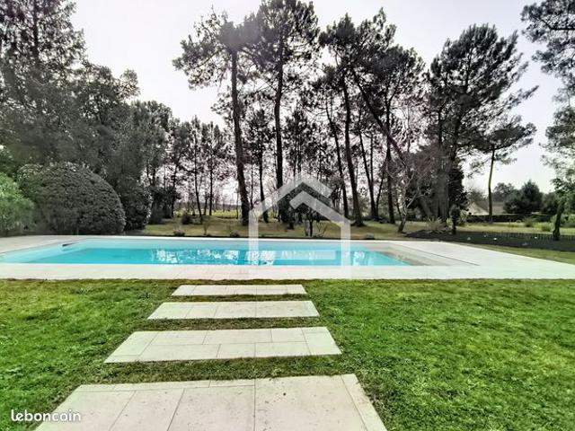 Propriété 5 pièces 210 m²