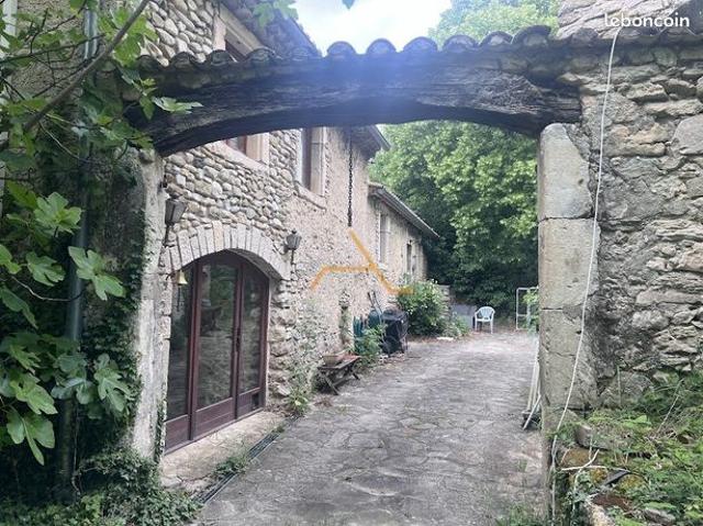 Propriété 5 pièces 212 m²