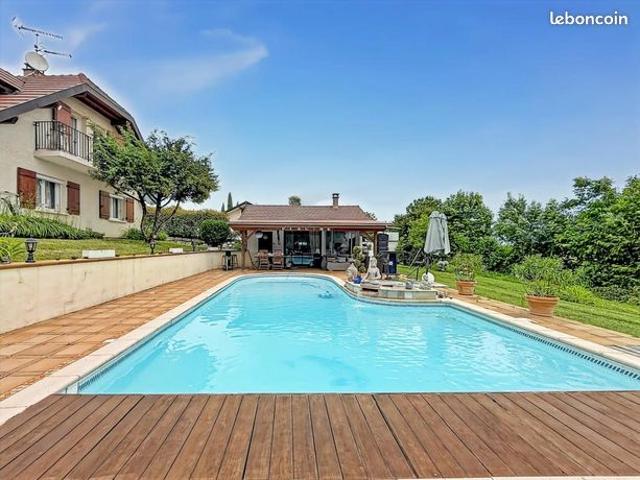 Propriété 5 pièces 212 m²