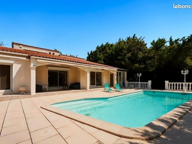 Propriété 5 pièces 213 m²