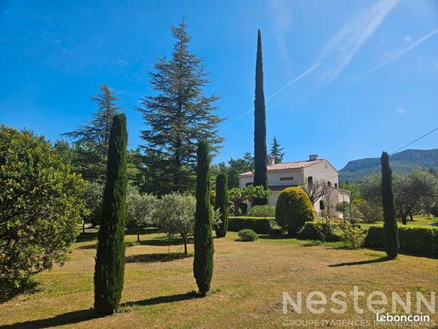 Propriété 5 pièces 224 m²