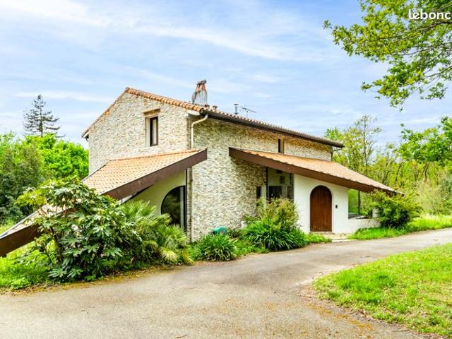 Propriété 5 pièces 225 m²