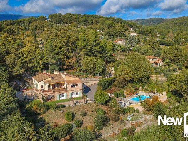 Propriété 5 pièces 225 m²