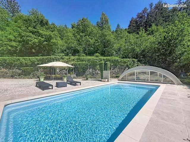 Propriété 5 pièces 225 m²