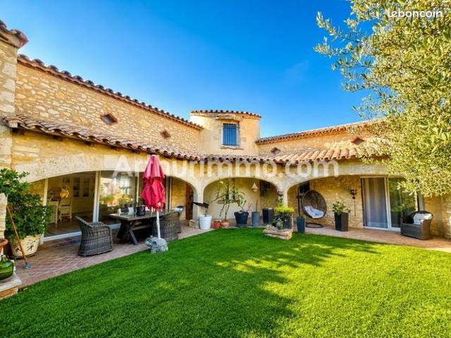 Propriété 5 pièces 220 m²