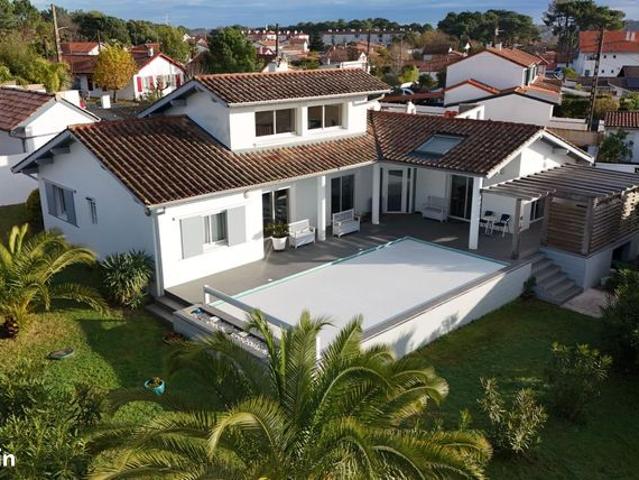 Propriété 5 pièces 220 m²