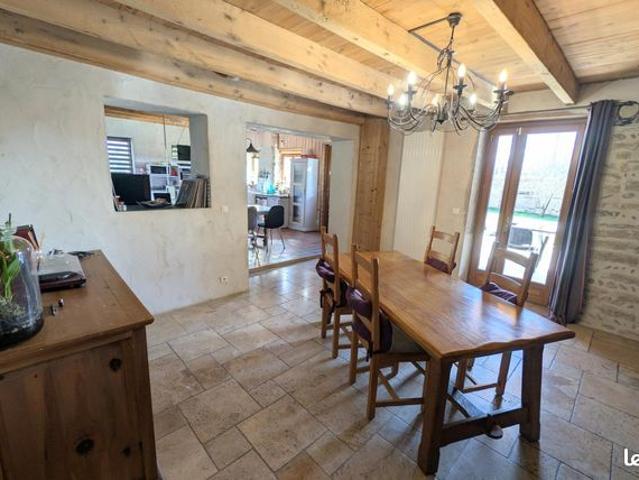 Propriété 5 pièces 220 m²