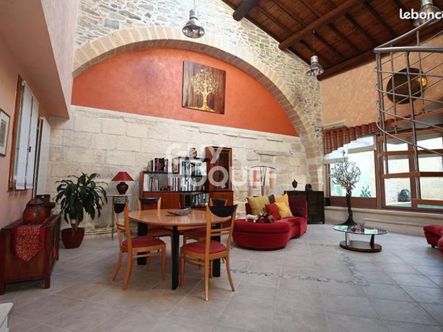 Propriété 5 pièces 220 m²