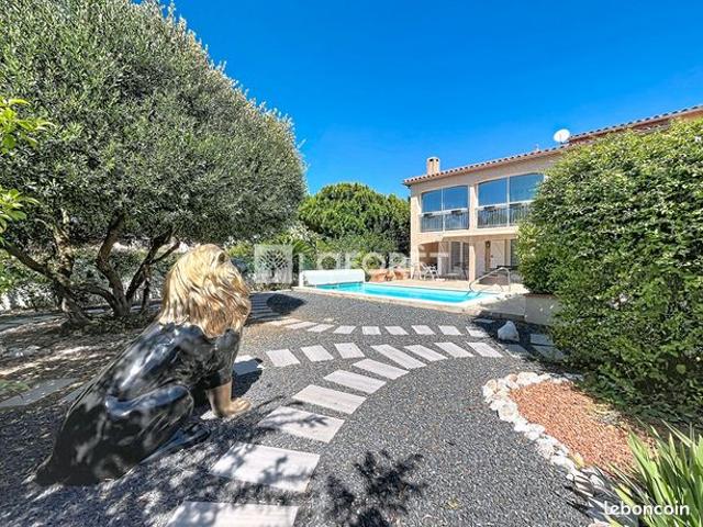 Propriété 5 pièces 220 m²