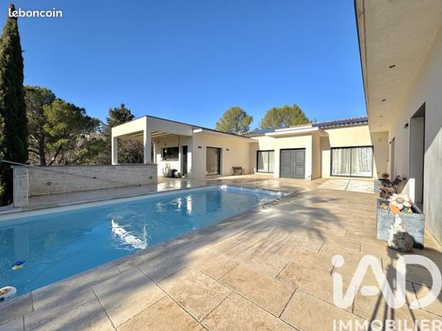Propriété 5 pièces 221 m²