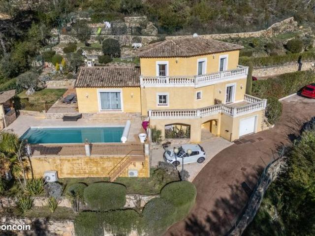 Propriété 5 pièces 222 m²