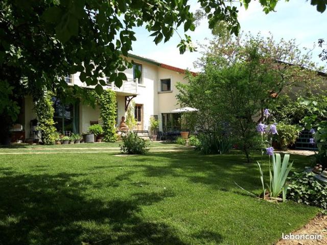 Propriété 5 pièces 235 m²