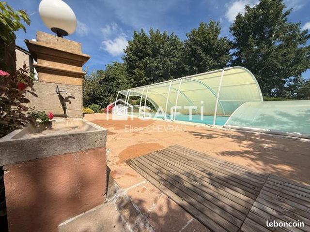 Propriété 5 pièces 235 m²