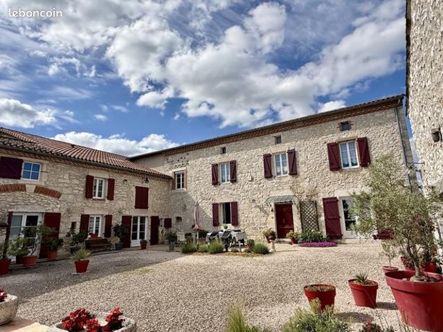 Propriété 5 pièces 238 m²