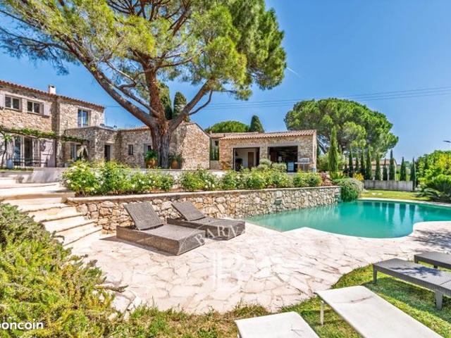 Propriété 5 pièces 238 m²