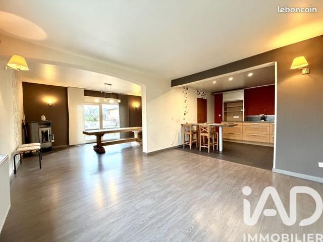 Maison familiale 5 pièces 239 m²