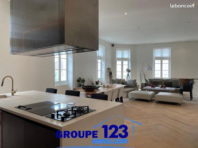 Propriété 5 pièces 230 m²