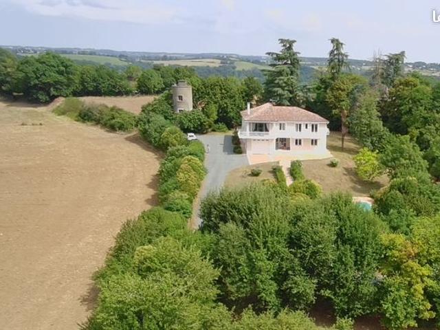 Propriété 5 pièces 230 m²