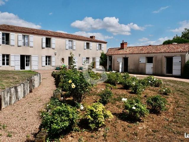 Propriété 5 pièces 230 m²