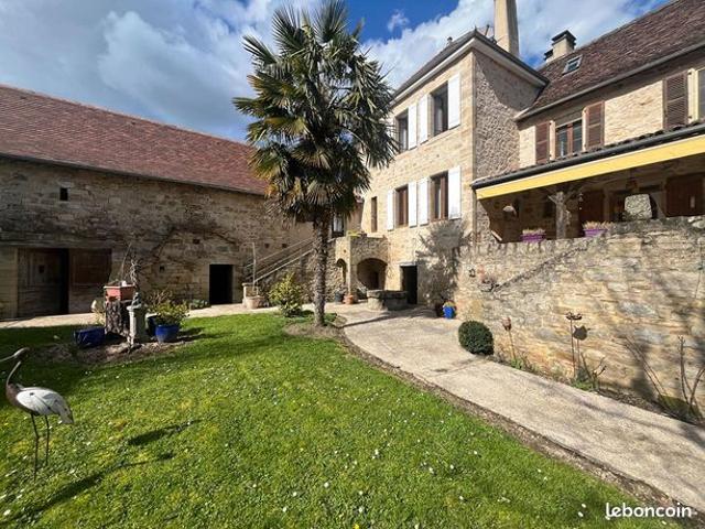 Propriété 5 pièces 231 m²