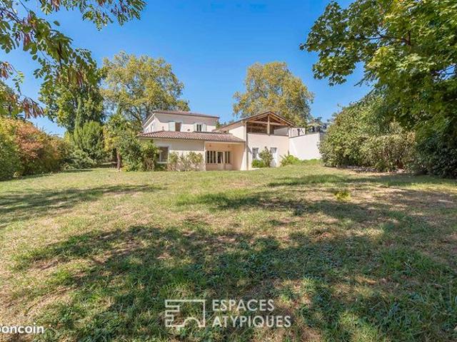 Propriété 5 pièces 245 m²