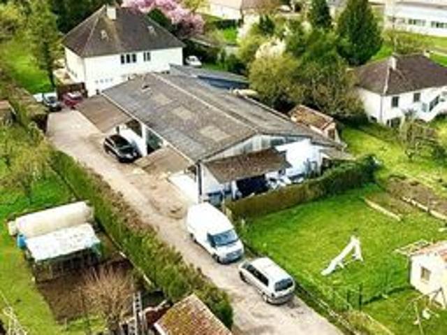 Propriété 5 pièces 247 m²
