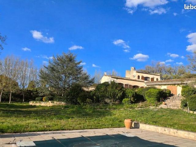 Propriété 5 pièces 249 m²