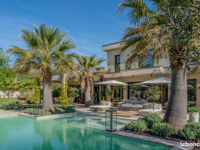 Propriété 5 pièces 240 m²