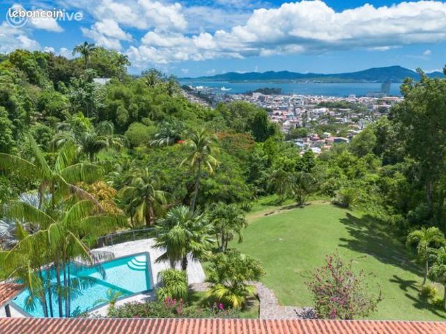 Propriété 5 pièces 240 m²