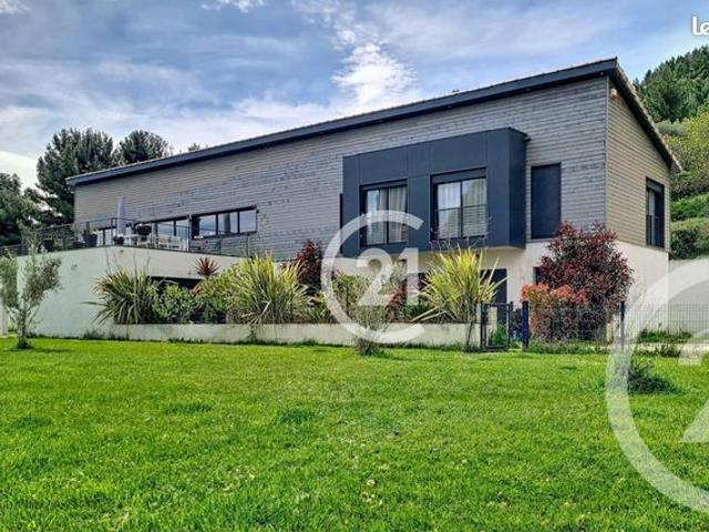 Propriété 5 pièces 257 m²