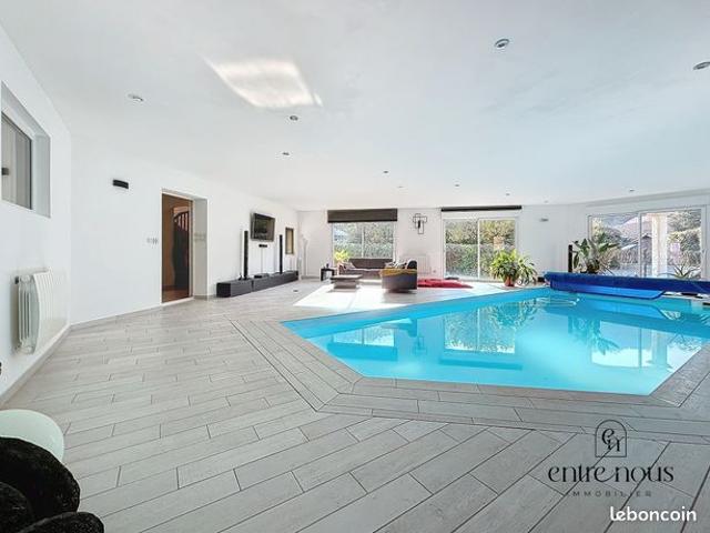 Propriété 5 pièces 250 m²