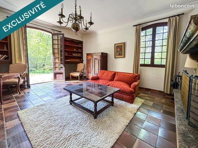Propriété 5 pièces 250 m²