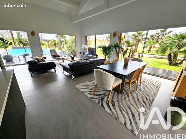 Propriété 5 pièces 251 m²