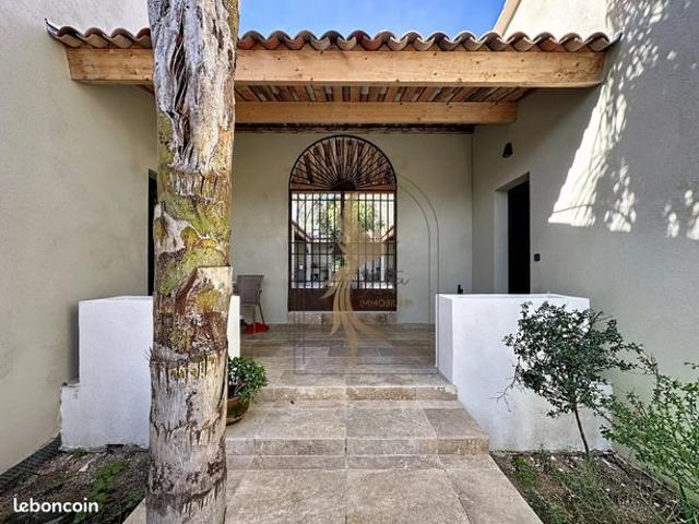 Propriété 5 pièces 264 m²