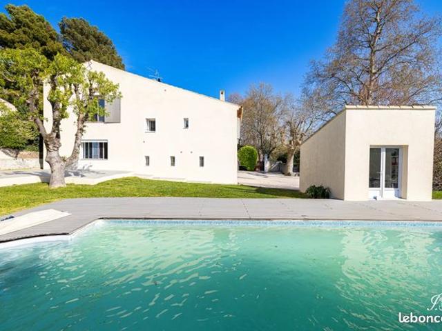 Propriété 5 pièces 266 m²