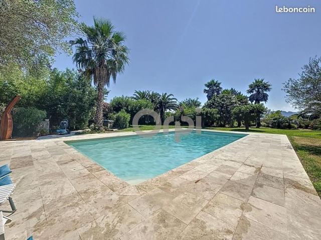 Propriété 5 pièces 262 m²