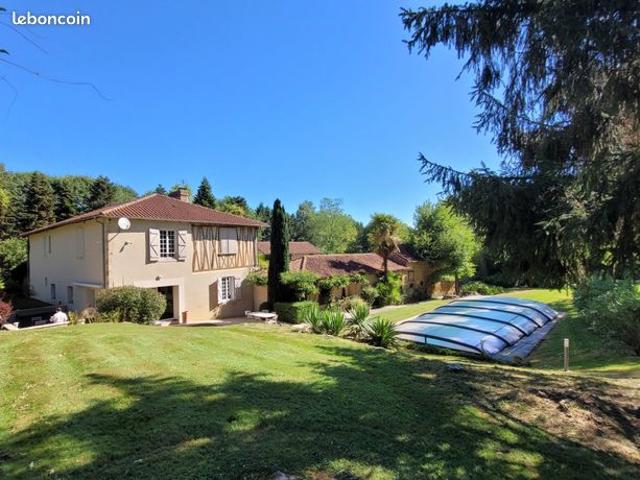 Propriété 5 pièces 263 m²