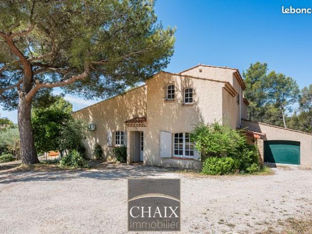 Propriété 5 pièces 276 m²