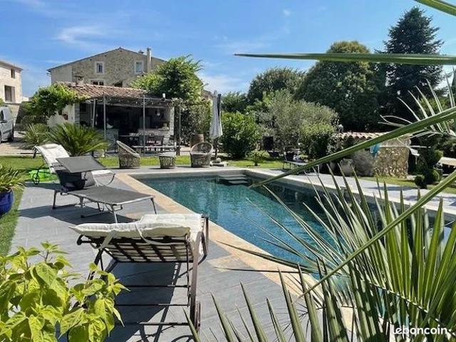 Propriété 5 pièces 281 m²