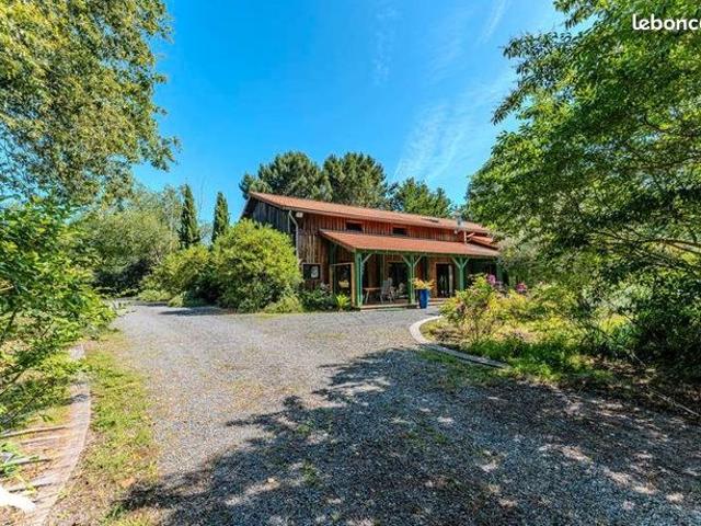 Propriété 5 pièces 292 m²
