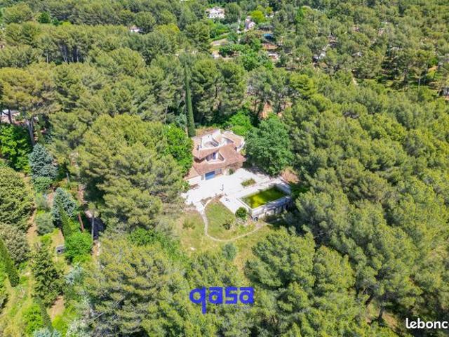 Propriété 5 pièces 300 m²