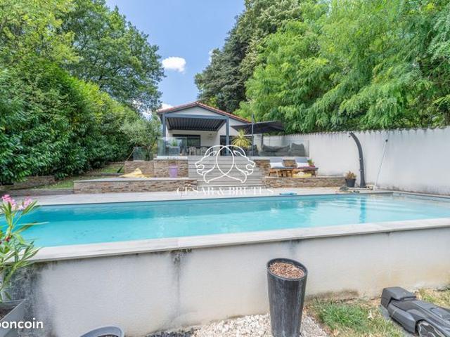 Propriété 5 pièces 300 m²