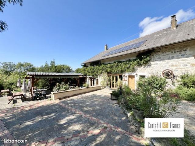 Propriété 5 pièces 300 m²