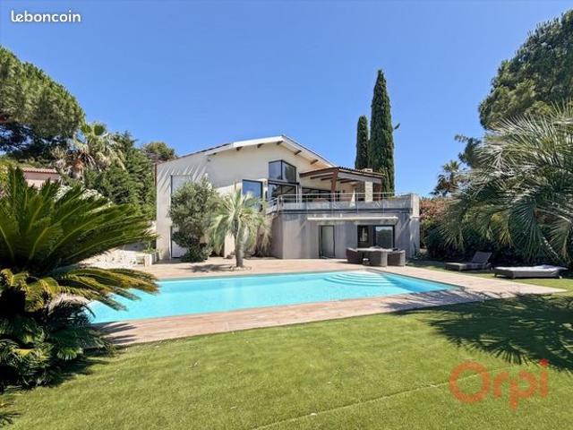 Propriété 5 pièces 312 m²