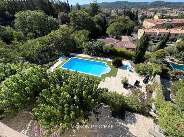 Propriété 5 pièces 320 m²