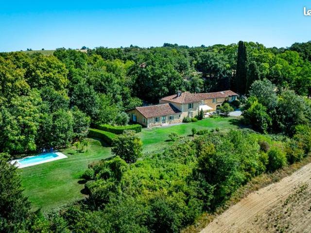 Propriété 5 pièces 359 m²