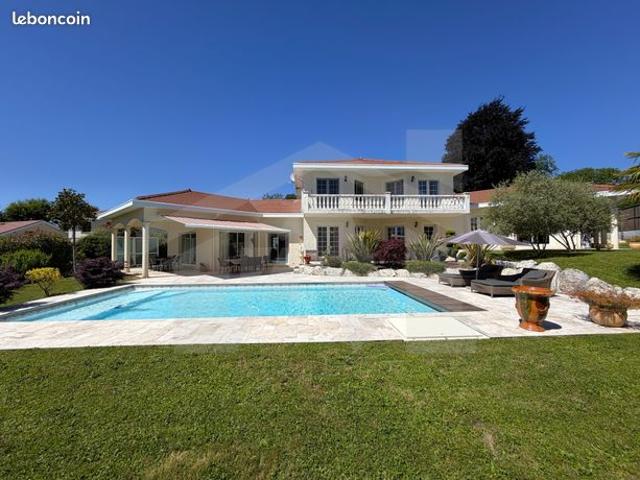 Propriété 5 pièces 370 m²