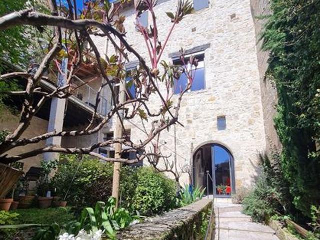 Propriété 5 pièces 371 m²