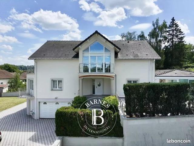 Propriété 5 pièces 384 m²