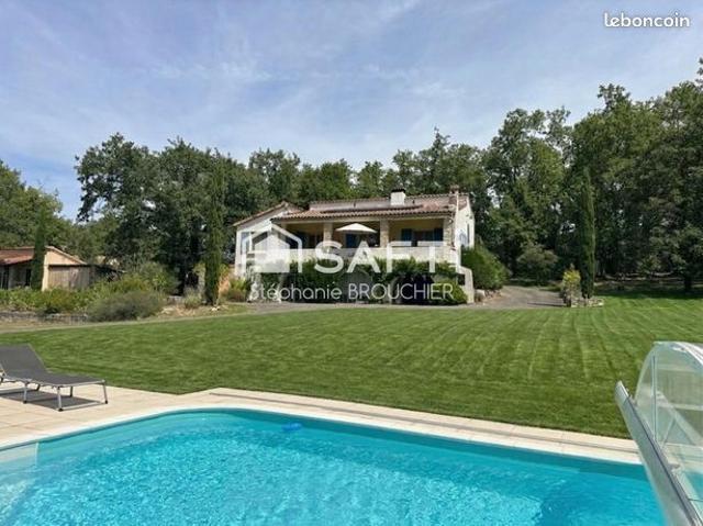 Propriété 5 pièces 93 m²